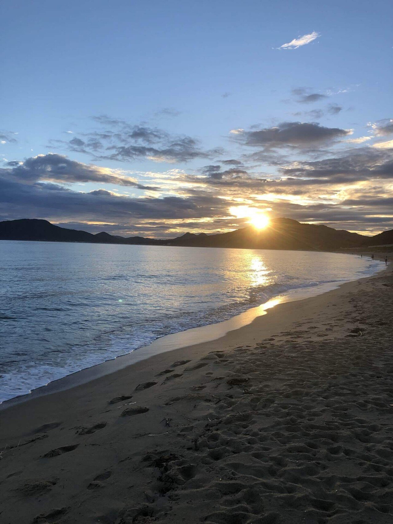 代の頃は仕事に対してもっとリーダーシップや積極性を持たなきゃと考えてましたが ここ数年は持ち前の飄々とした性格のままが気楽だし成果出るなぁ とイイ 意味で責任感が無くなってきた35歳目前のボク 中学生 ツキ Note