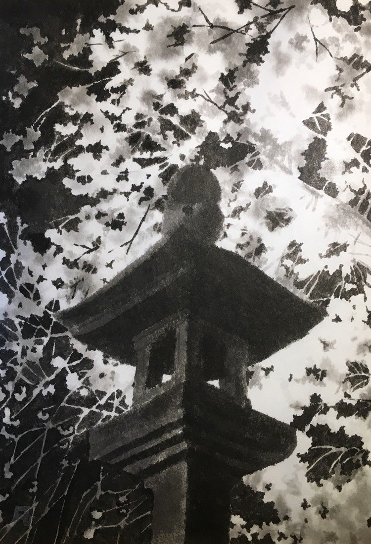 川越、蓮馨寺の古い石灯籠です。