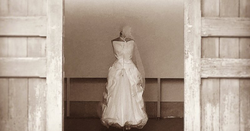 破壊されたウェディングドレス