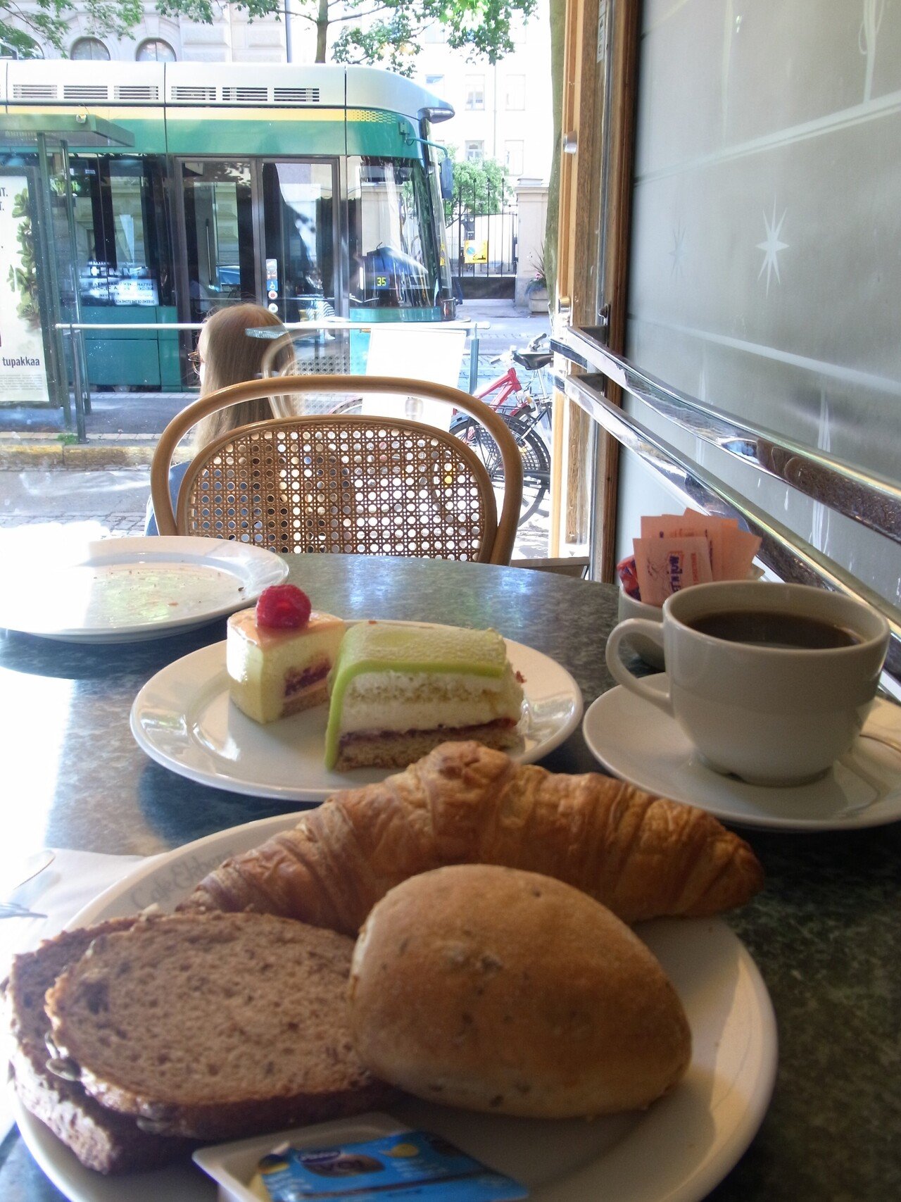 映画で旅するフィンランド ヘルシンキ Bulevardi ラスト ディール 美術商と名前を失くした肖像 Pieni Kauppa Note