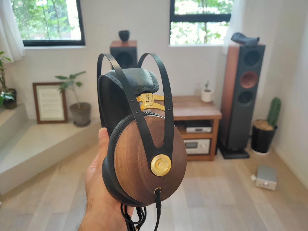 プレゼントしたいヘッドホン Meze Audio 99CLASSICS Walnut Gold