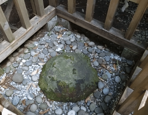 高千穂神社の鎮め石