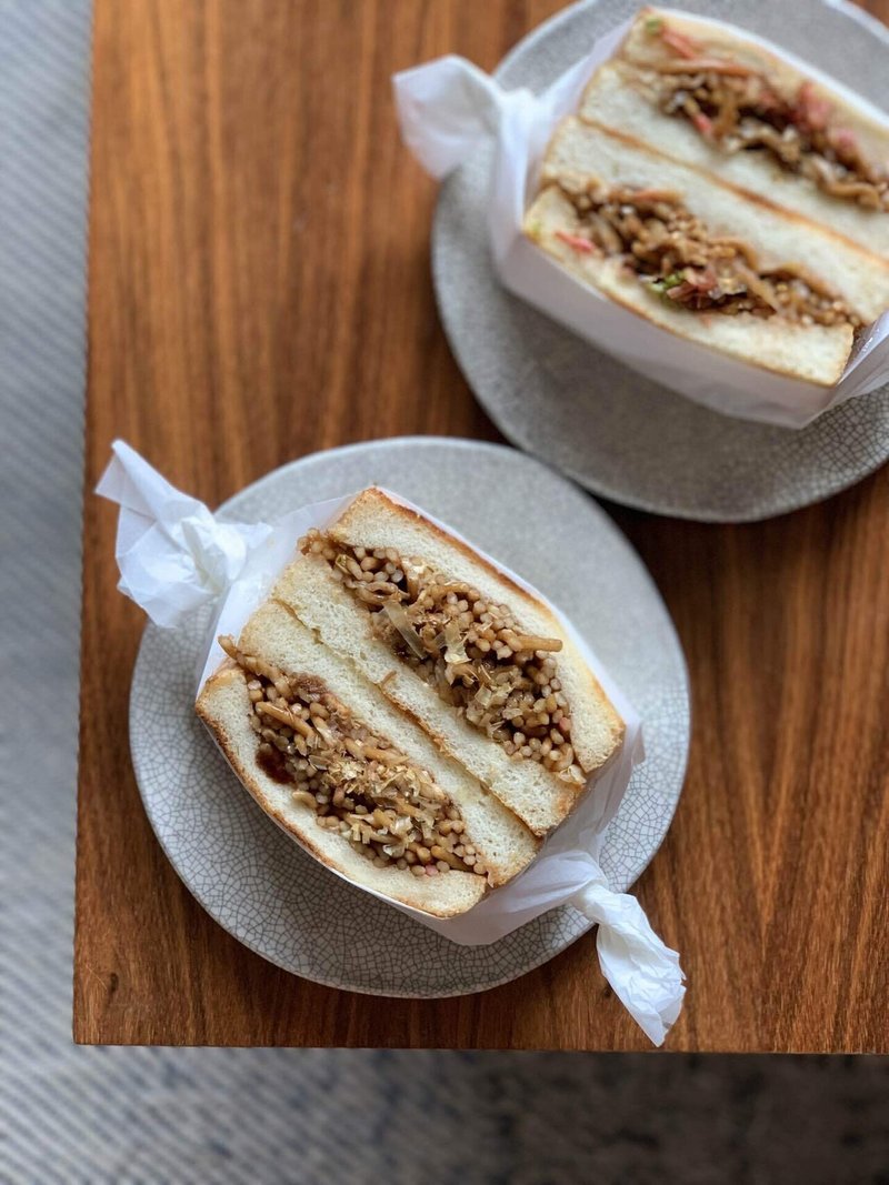 思いつきの焼きそばサンドとぶどうのパイ みずのさちこ Note