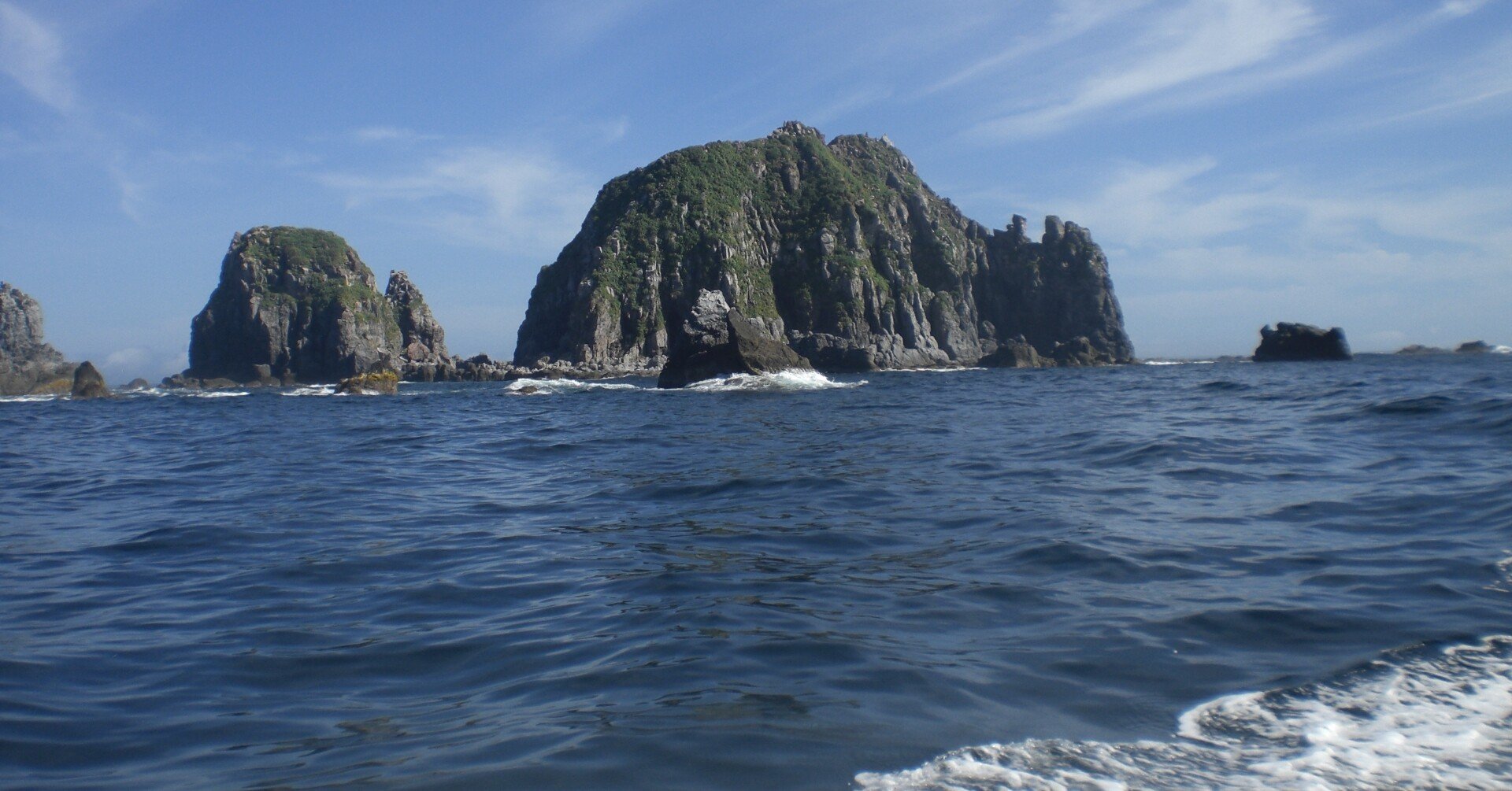 黒曜石とりに神津島へ　旧石器時代の景色　油彩　真作画　F4　清々しい汚染のない海 旧石器電子辞書＞ 【こ】 神津島黒曜石原産地｜八ヶ岳旧石器研究