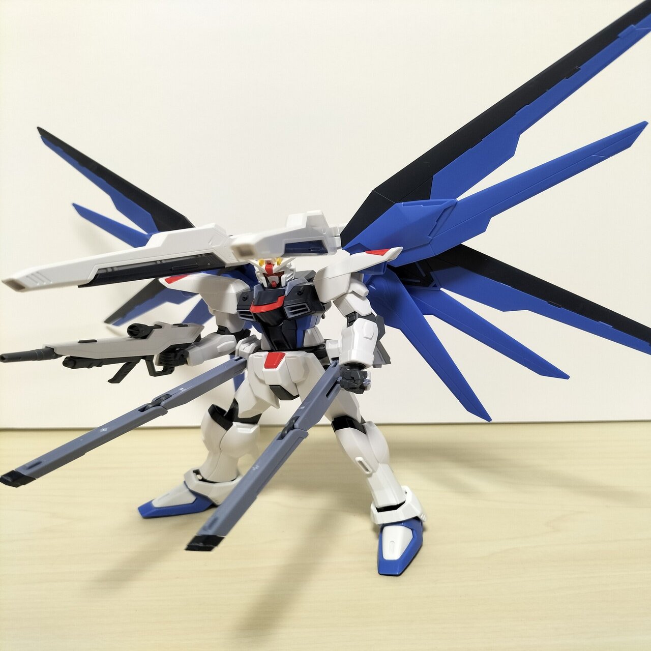舞い降りた剣 Hgフリーダムガンダムレビュー ホビー大会運営サークル Note