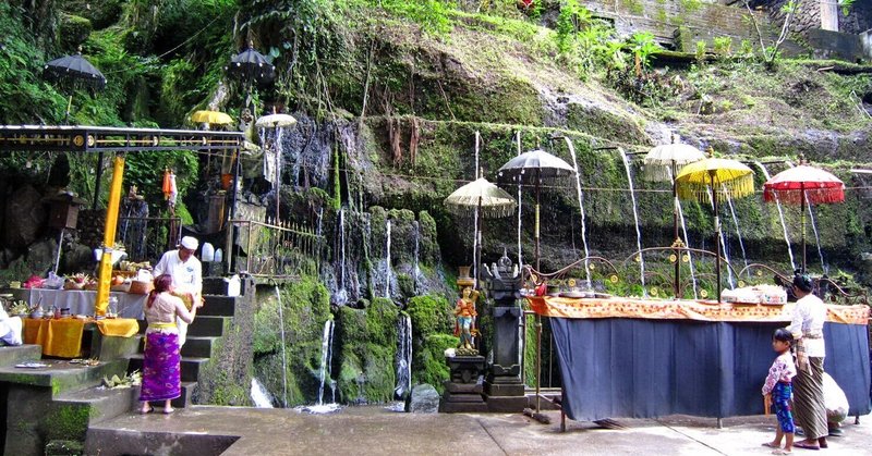 旅行者は知らないパワースポット！沐浴が出来る、神聖なバリ島寺院