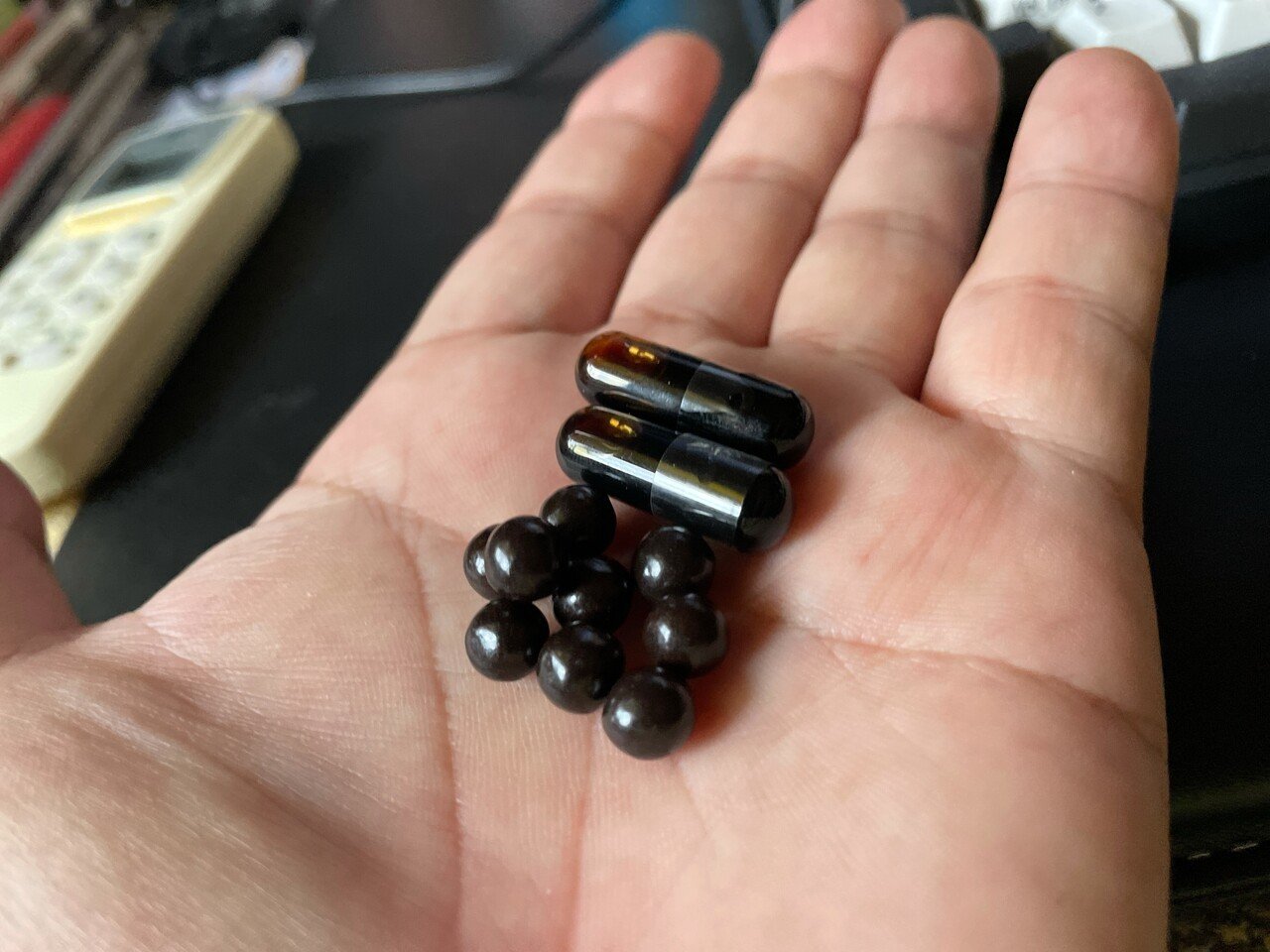 やべえやべえ 仕事中 負のスパイラルに 陥りそうになった W なんとか回避 1時間空いたので 帰宅し 漢方で体力増強 キヨーレオピンと海馬補腎丸 21時まで頑張れオレ カセットboy Note