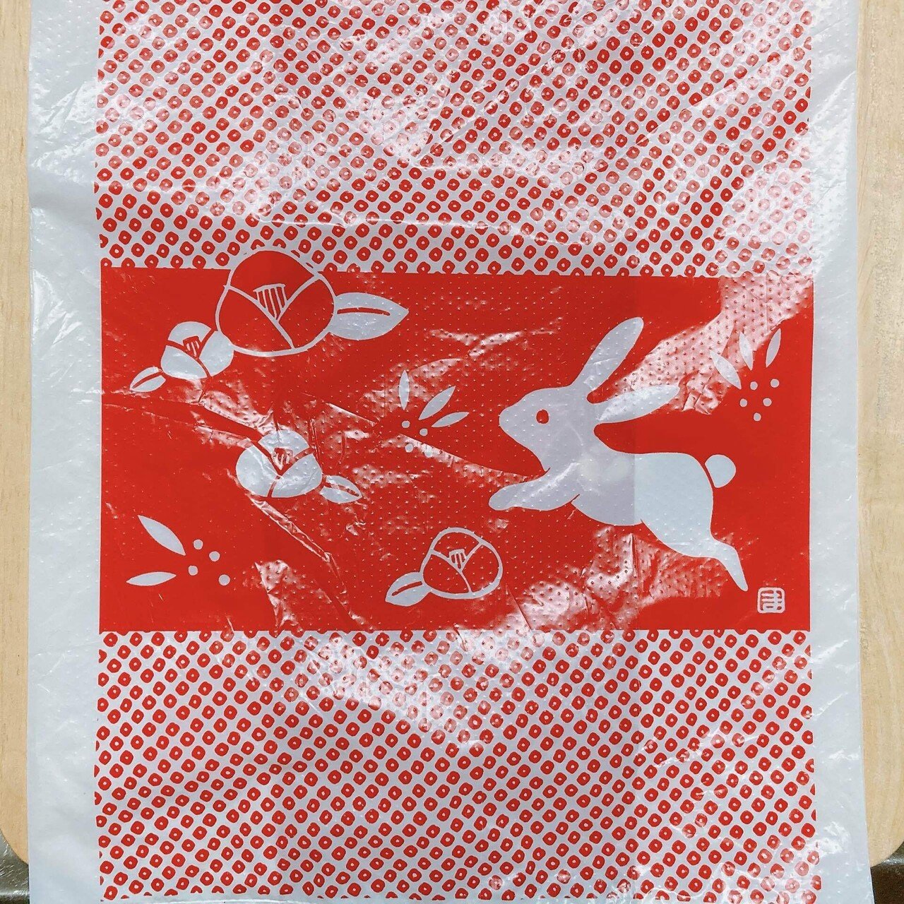 メシ部！美味しい惣菜パンとうさちゃんラスク🐰可愛くってたべられな