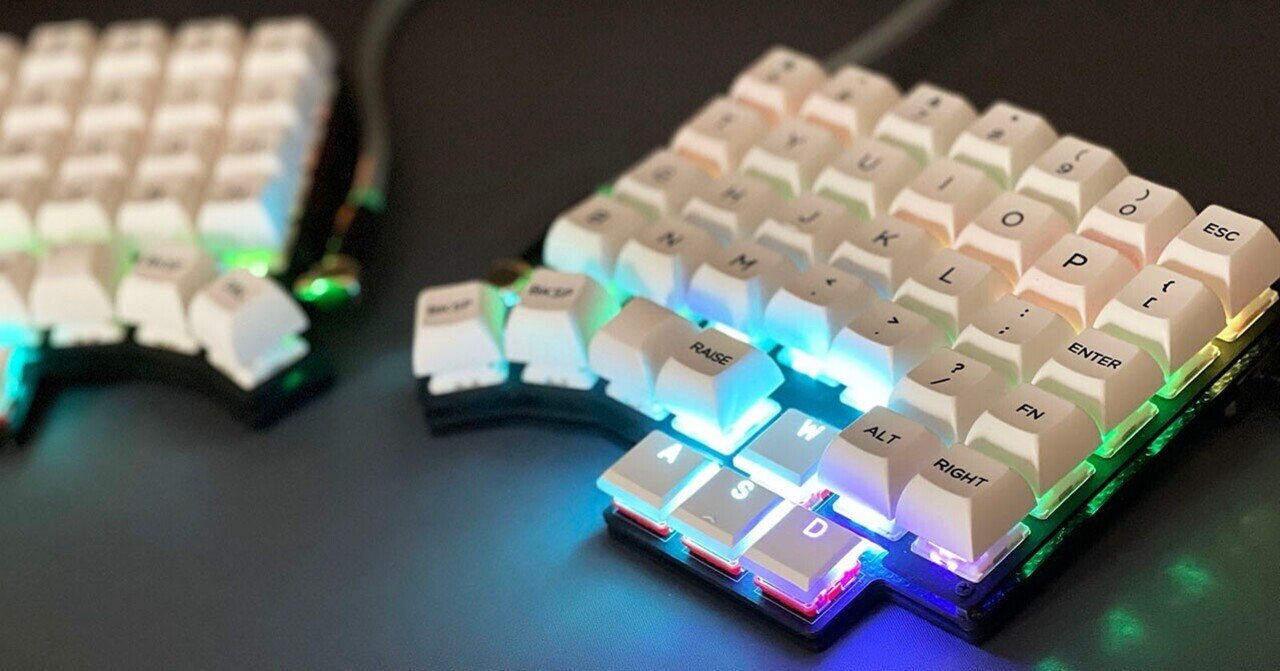 【内祝い】 アローキーつき分割エルゴノミクスキーボード ErgoArrowsを使っ キーボード