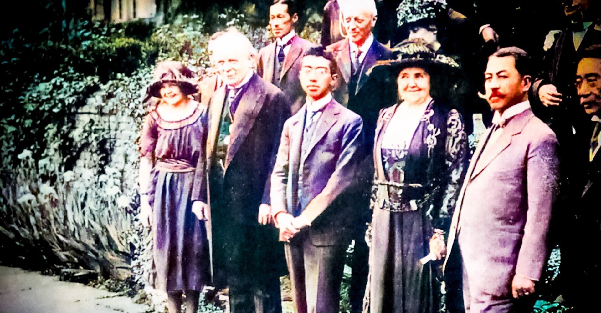 皇太子裕仁親王　　ブロンズ胸像 ファイル:Prince Hirohito Star of the Order of the Bath 1921