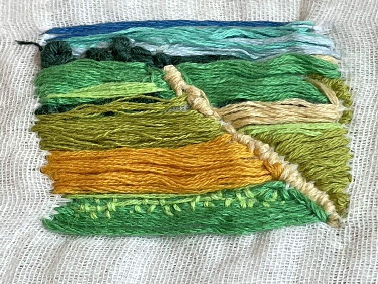 サトウキビ畑の絵をもっと立体的にしたくて、刺繍的な物を作ってみました。え？それっぽく見えないって？！