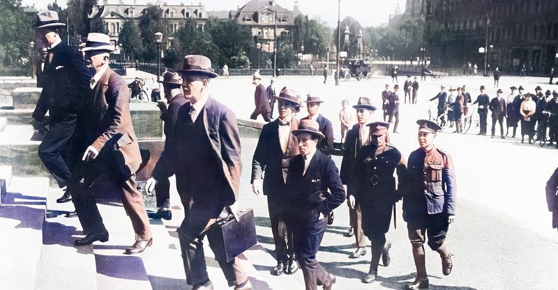 【百年ニュース】1921(大正10)5月23日(月) ライプツィヒ戦争犯罪裁判が始まる。パリ講和会議ではドイツのヴィルヘルム2世の裁判を想定も,亡命先オランダの引渡拒否で実現せず。また他の戦犯容疑者もドイツ政府が引渡拒否,結局国際裁判ではなく国内裁判で裁かれることに。連合国指名の戦犯45名が対象。