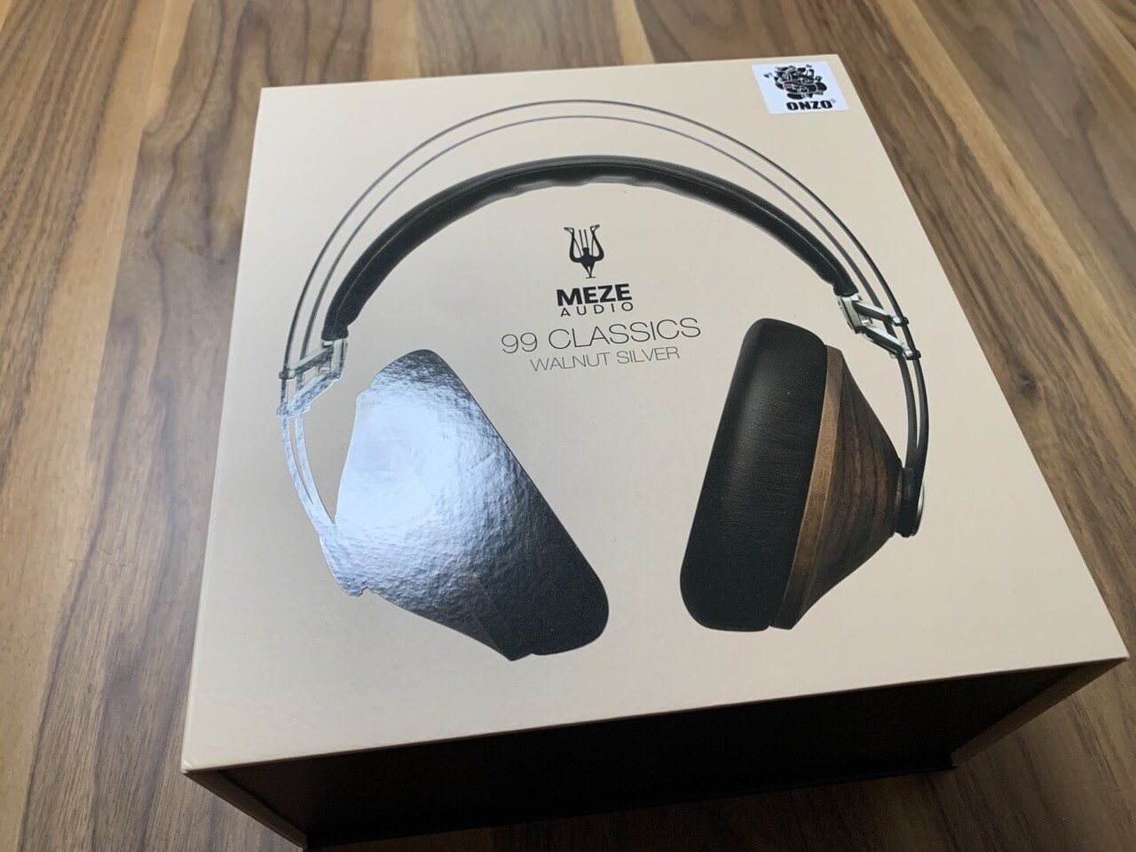 圧倒的に素晴らしい装着感と存在感!Meze Audio 99 Classicsを 圧倒的に素晴らしい装着感と存在感!Meze Audio 99 Classicsを