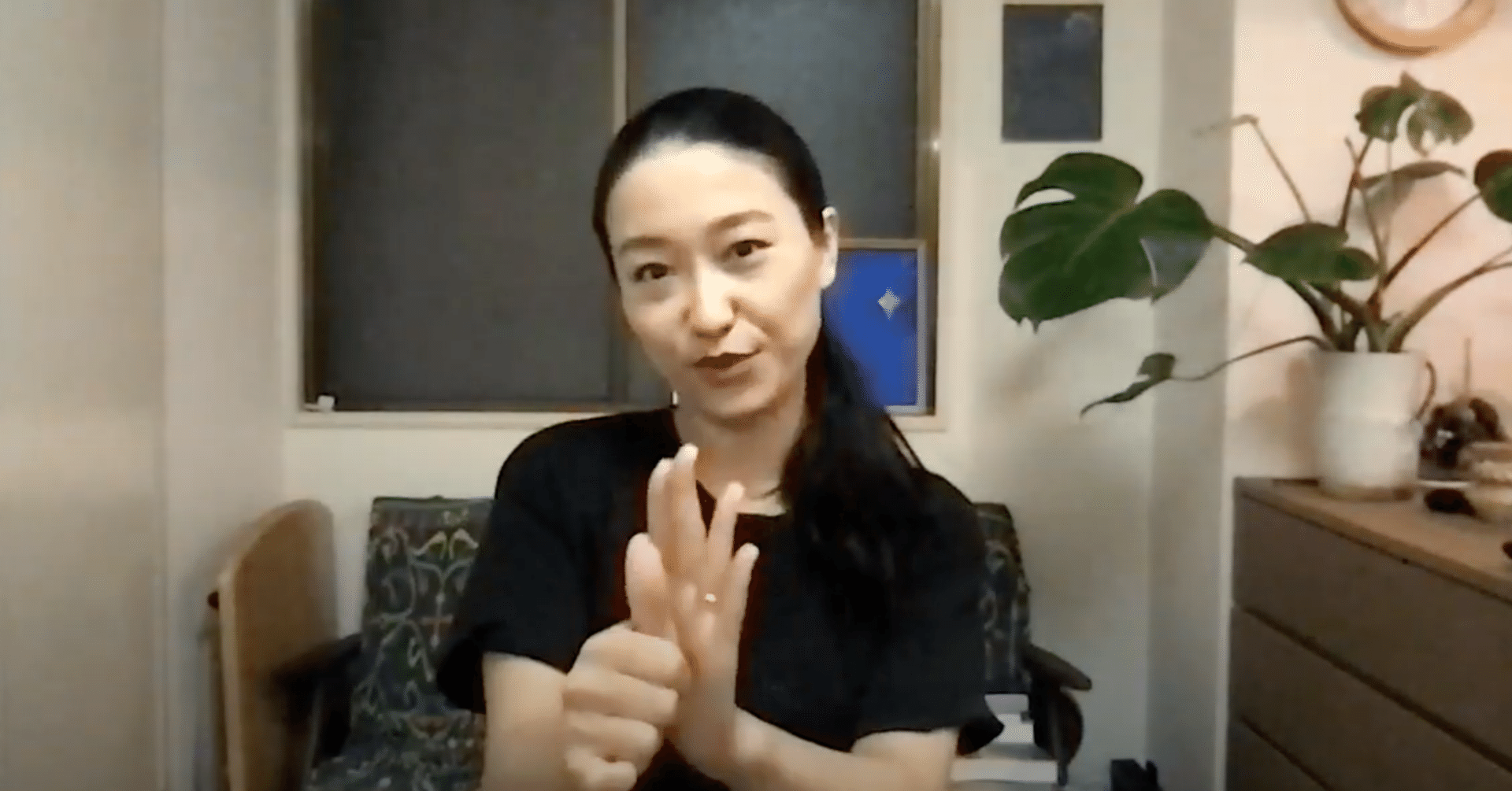 手話で自己紹介動画を撮影してみよう 手話をつかう アートプロジェクトの担い手のための手話 講座 アドバンス編 嘉原妙 東京アートポイント計画 Note