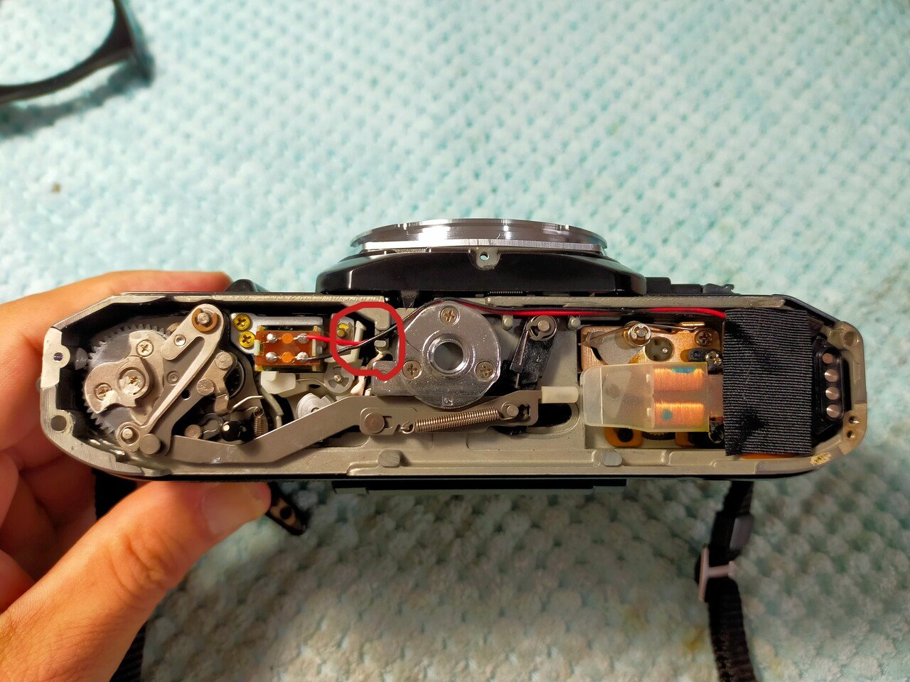 Canon AE-1 PROGRAMの分解｜フィルムカメラ修理のアクアカメラ