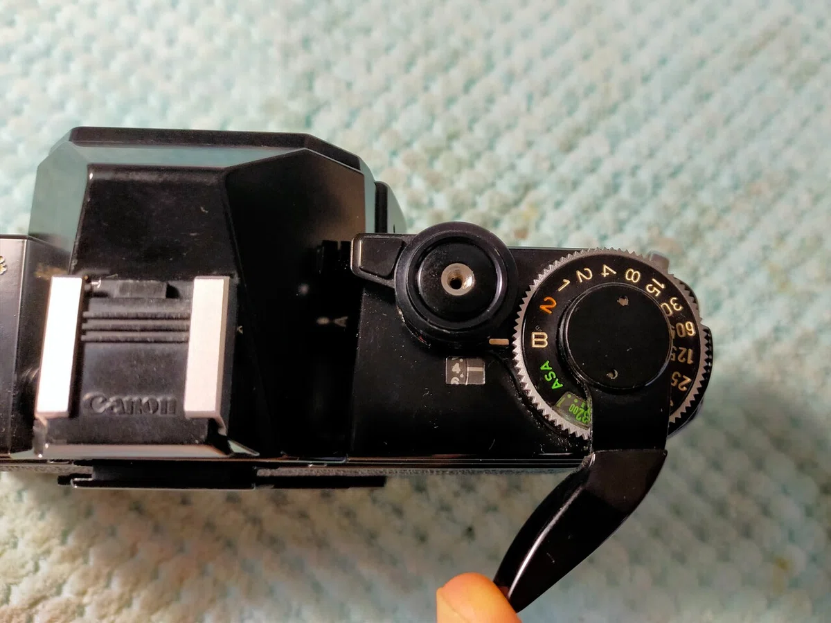 Canon AE-1の分解｜フィルムカメラ修理のアクアカメラ
