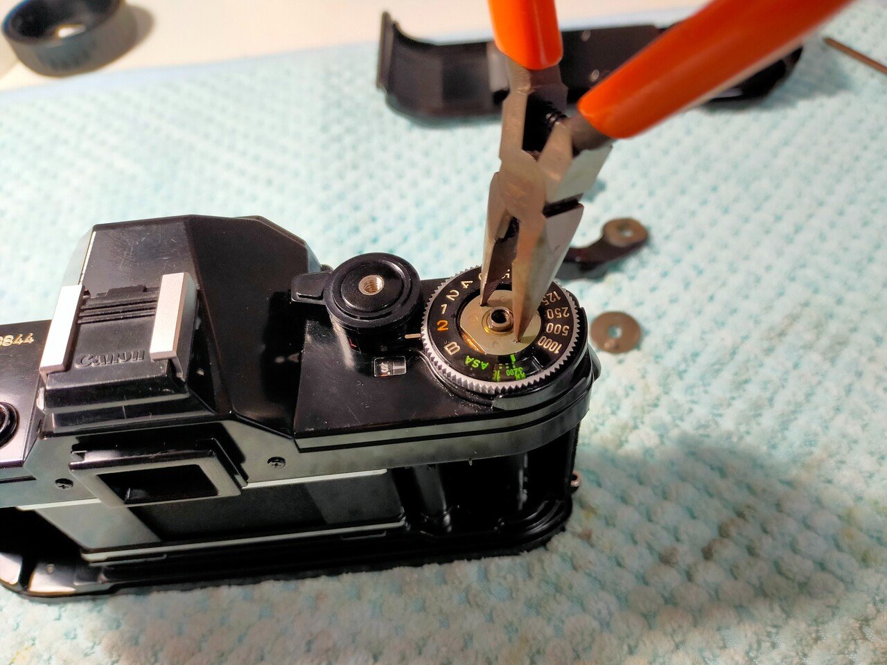 Canon AE-1の分解｜フィルムカメラ修理のアクアカメラ