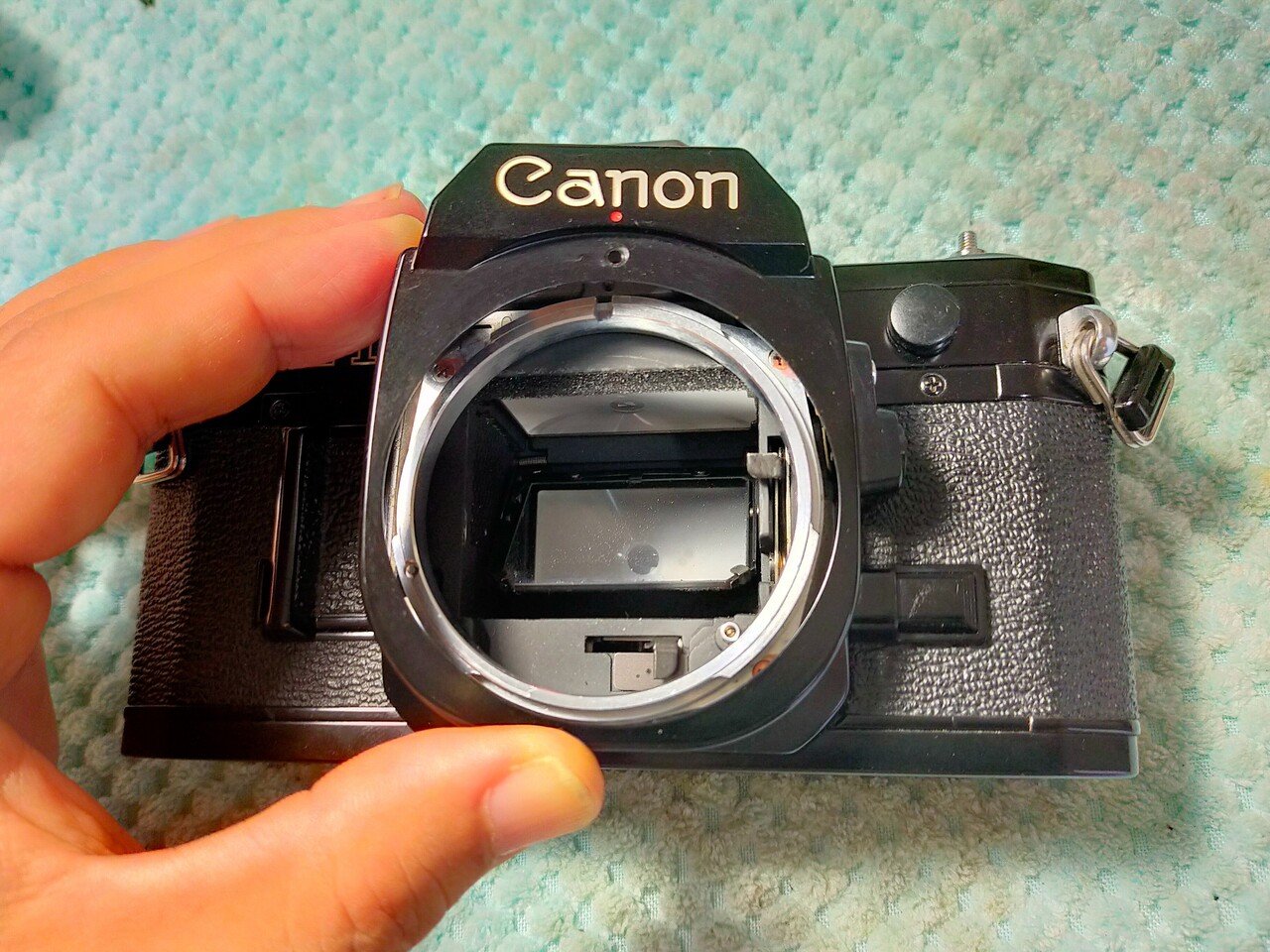 Canon AE-1の分解｜フィルムカメラ修理のアクアカメラ