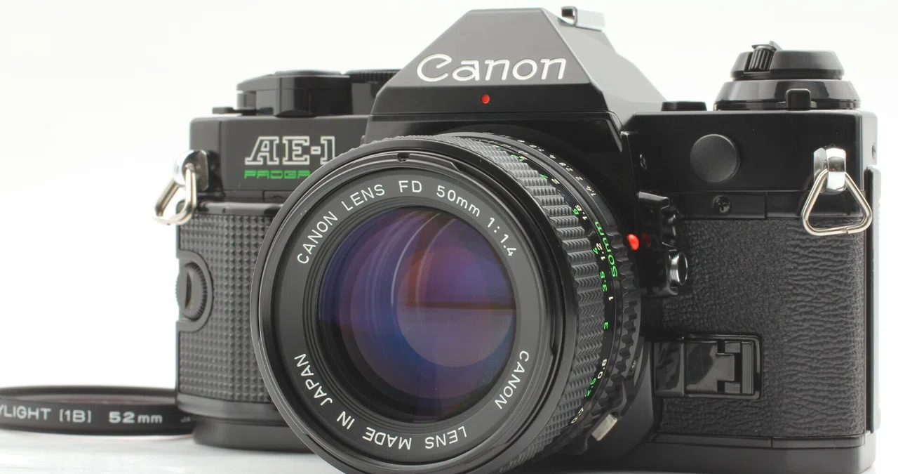□完動品 Canon AE-1 Program フィルムカメラ動作確認済み 強けれ
