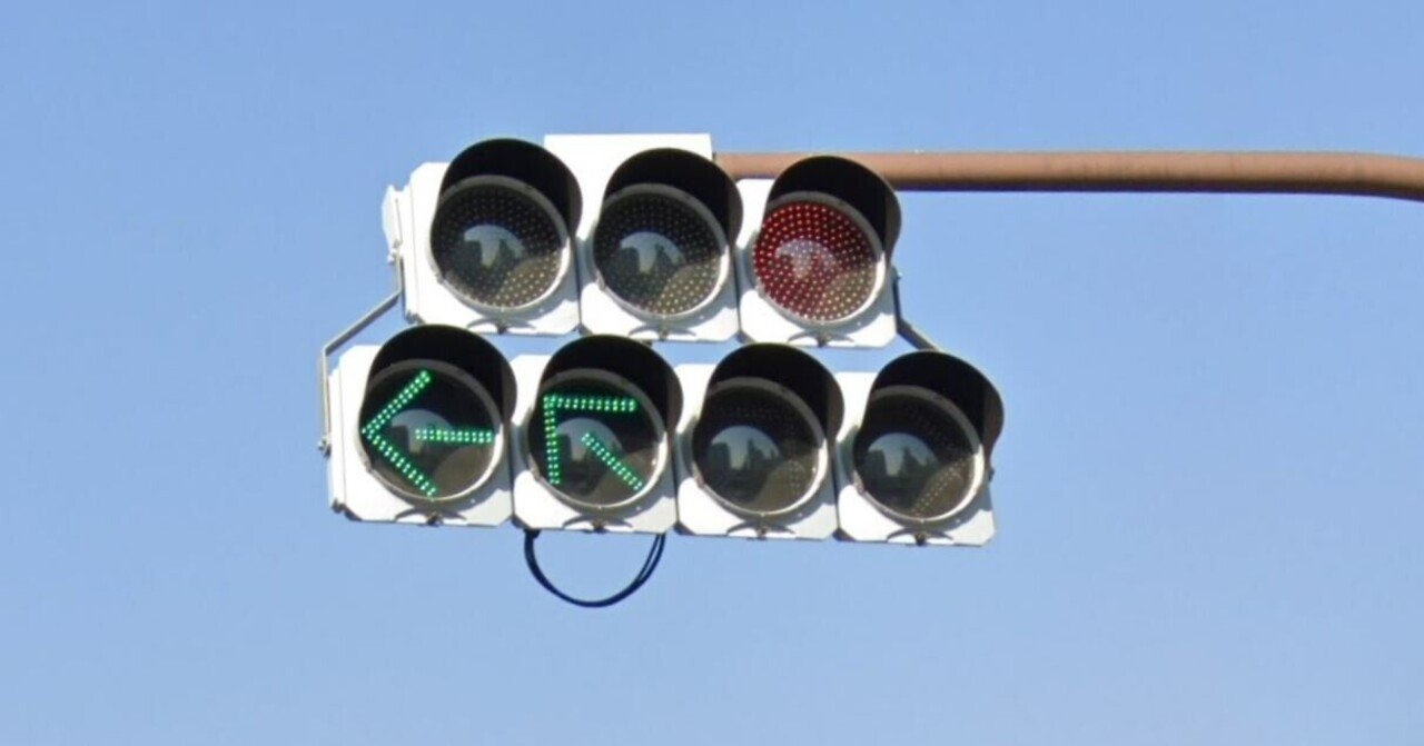 矢印灯器4つの信号がある交差点 道路標識マニア Note