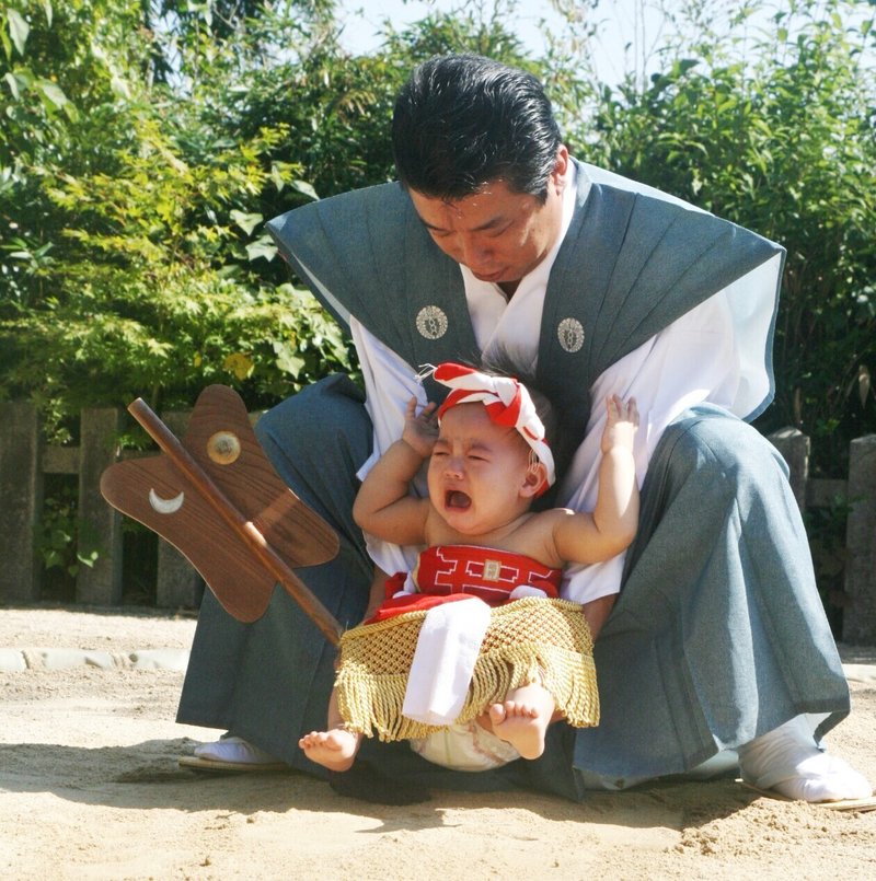 赤ちゃんが神様とお相撲 笑顔とかわいい泣き声が溢れる神事 赤ちゃん初土俵入 宮津市広報