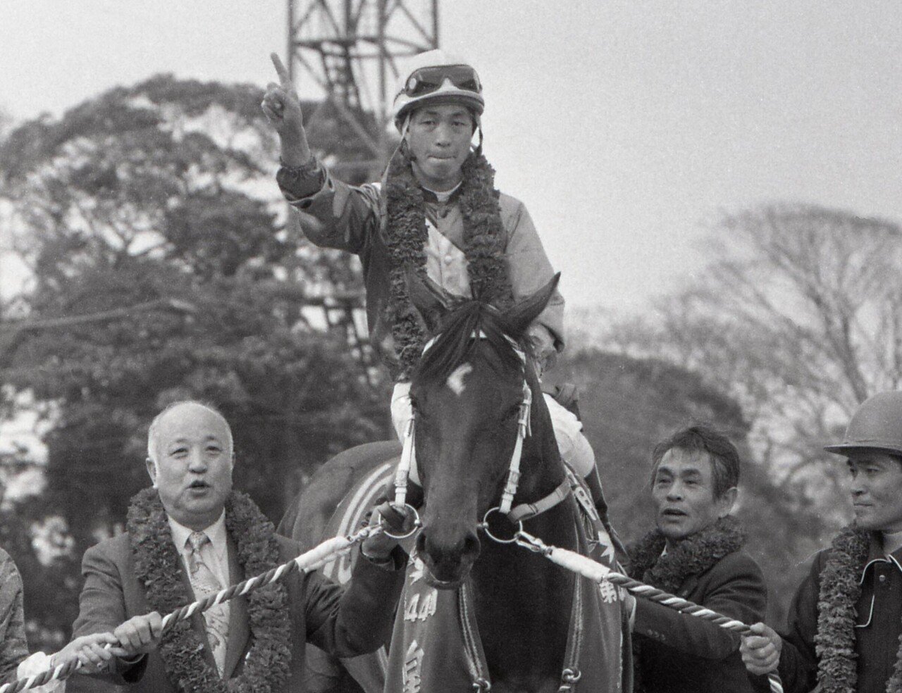 ルドルフの背 | 岡部 幸雄 |本 | 通販 | Amazon