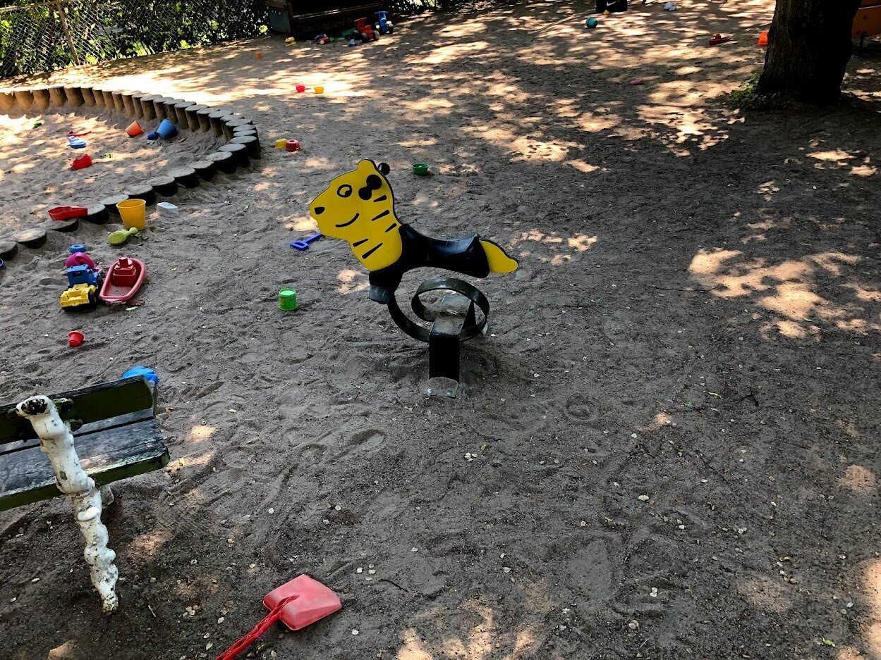 本日の公園遊具はコロナ前に訪れたフィンランドのスプリング遊具 トラさん スプリング部分がゼンマイみたい Jiro Enjoy Park Note 本日の公園遊具はコロナ前に訪れたフィンランドのスプリング遊具 トラさん スプリング部分がゼンマイみたい Jiro Enjoy Park Note