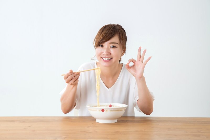 女性 ピース