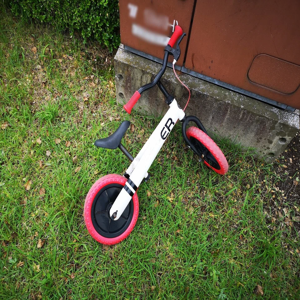 西松屋の足蹴りバイク、エンジョイライド2を3年間使った口コミ｜青 