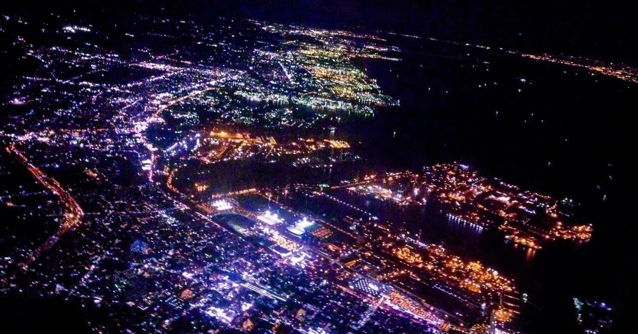 飛びたった旅客機の灯も十五夜よ Kusabue 現代俳句 Note 飛びたった旅客機の灯も十五夜よ Kusabue 現代俳句 Note