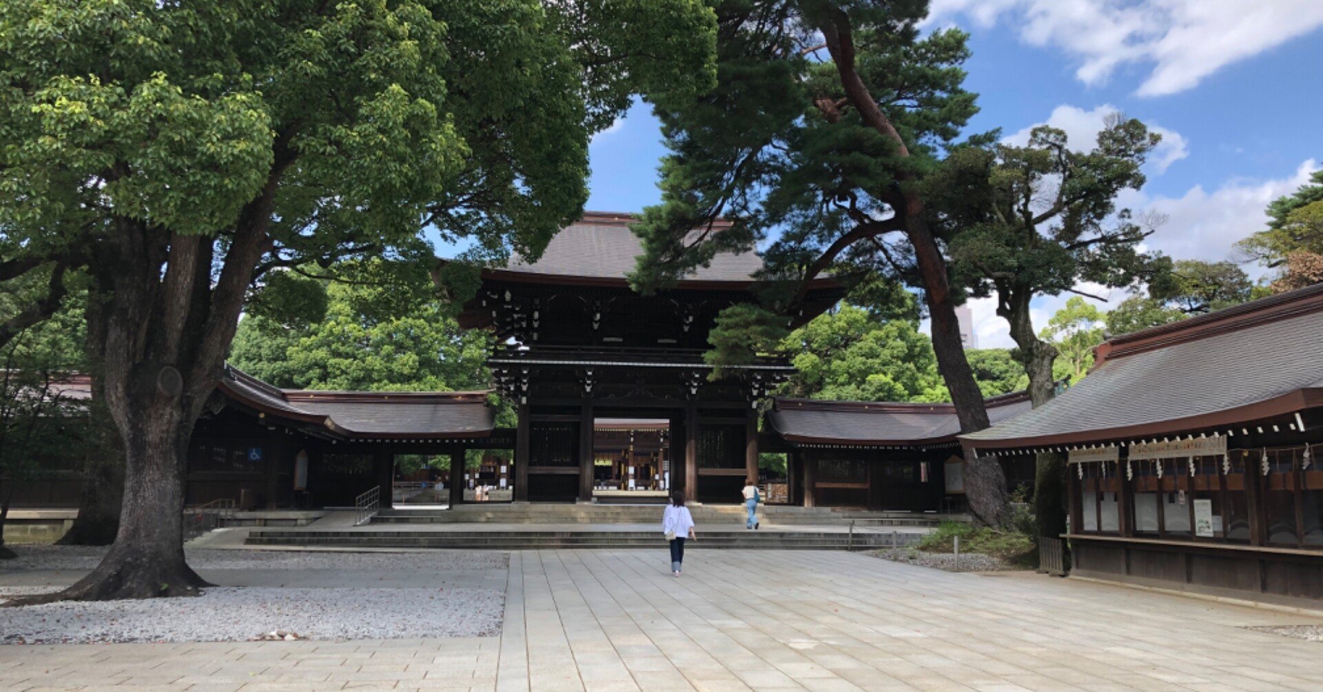 明治神宮の開門・閉門は、日の出・日没。時間は季節で大きく変化