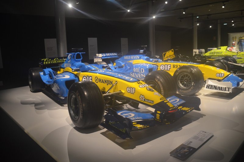 フェルナンドアロンソが乗っていたルノーのF1マシン