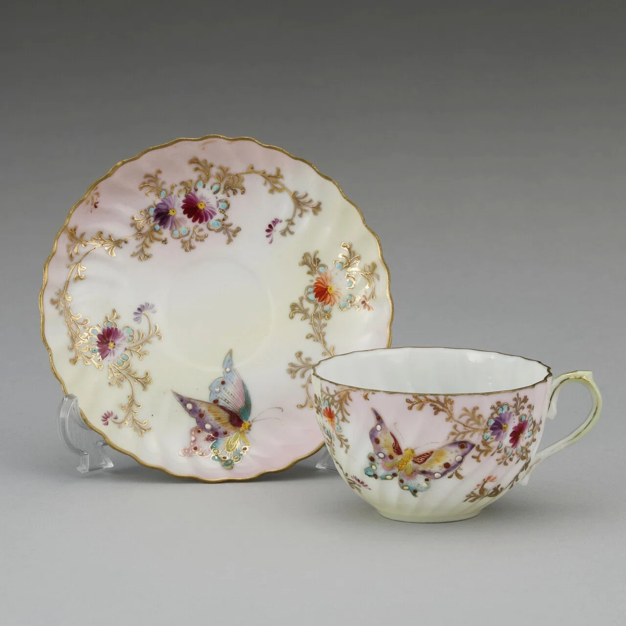 100年以上前に作られたカップ＆ソーサーを展示します｜横山美術館