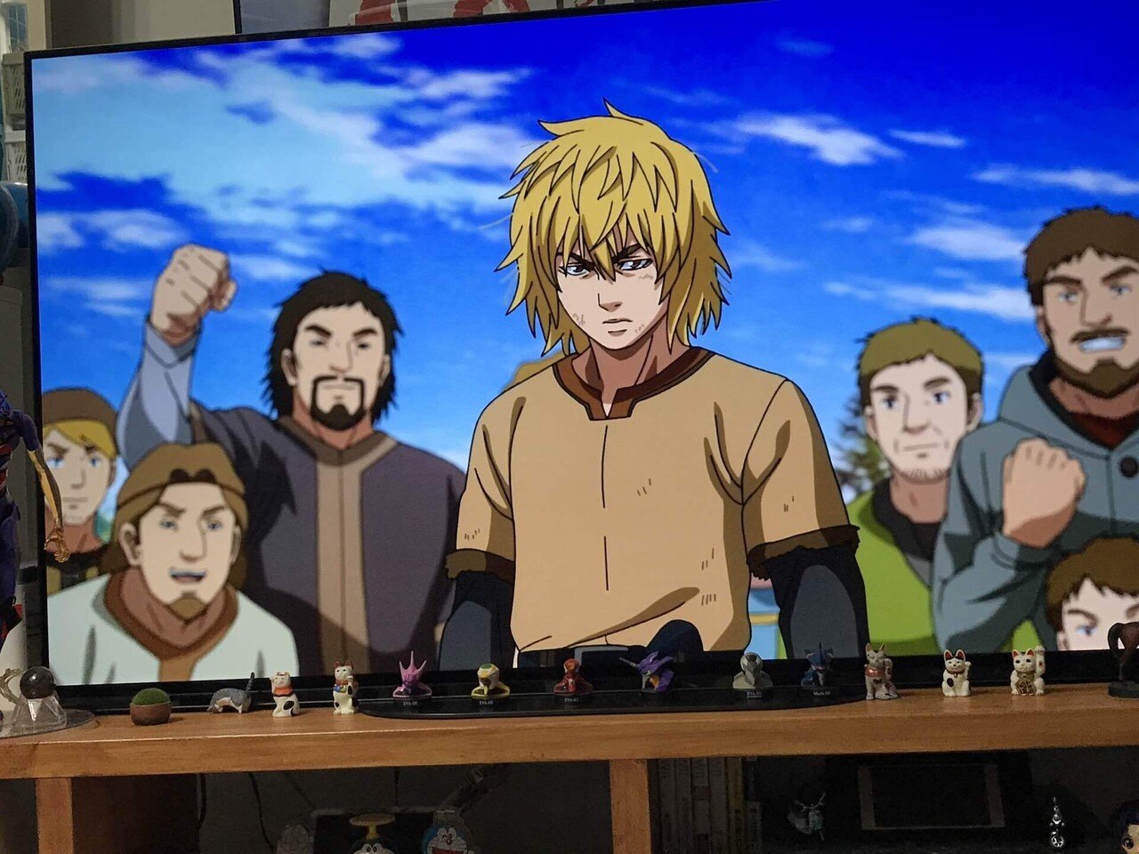 サブスクアニメ ヴィランド サガ 中世ヨーロッパのバイキングの話なんだけど ハードな内容 でも実際の現実世界でもこの時代は国が違えば人間が人間を憎み しあう かなりアニメでマイルドになってるけど 大 キャットホース三世𓃠日々クリエイト Note