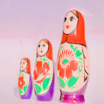 ロシアの人形で有名なマトリョーシカ、様々な起源がありますがその