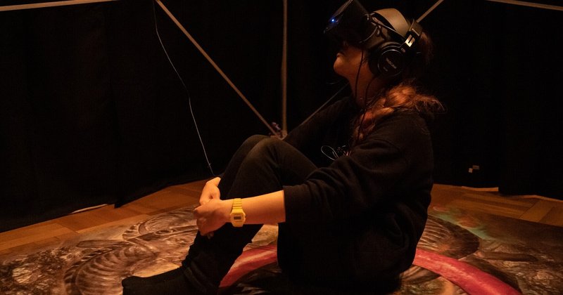 I/EYE(アイ)をめぐるテクノロジーとリアリティの条件──スザンヌ・ケネディ&マルクス・ゼルク/ロドリック・ビアステーカー『I AM(VR)』評