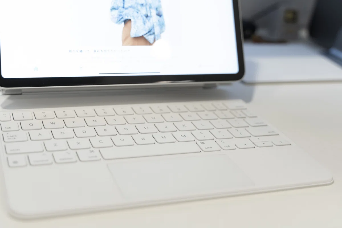 汚れることは許容して、テンションが上がる白のキーボードにしました。