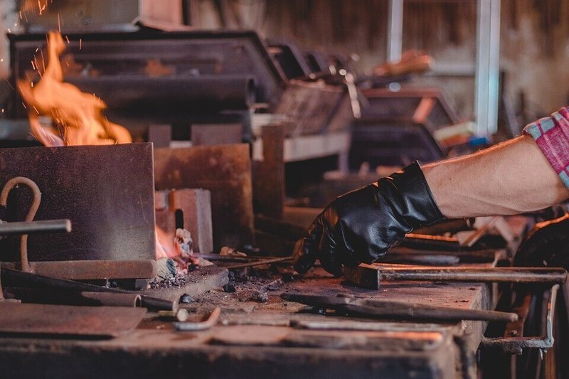 ワーク・職人・鍛冶職人・作業場・仕事