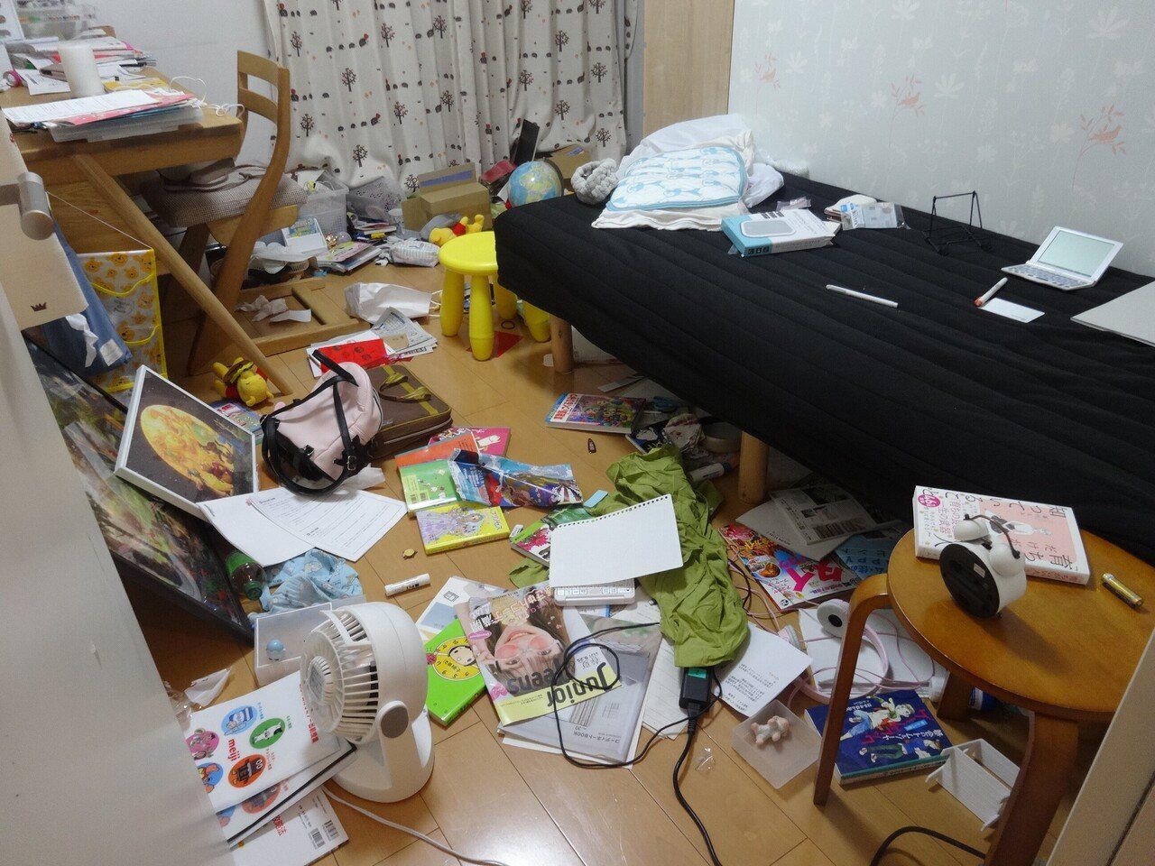 閲覧注意】女子の部屋です・・・ 私の汚部屋紹介｜熊村華恋