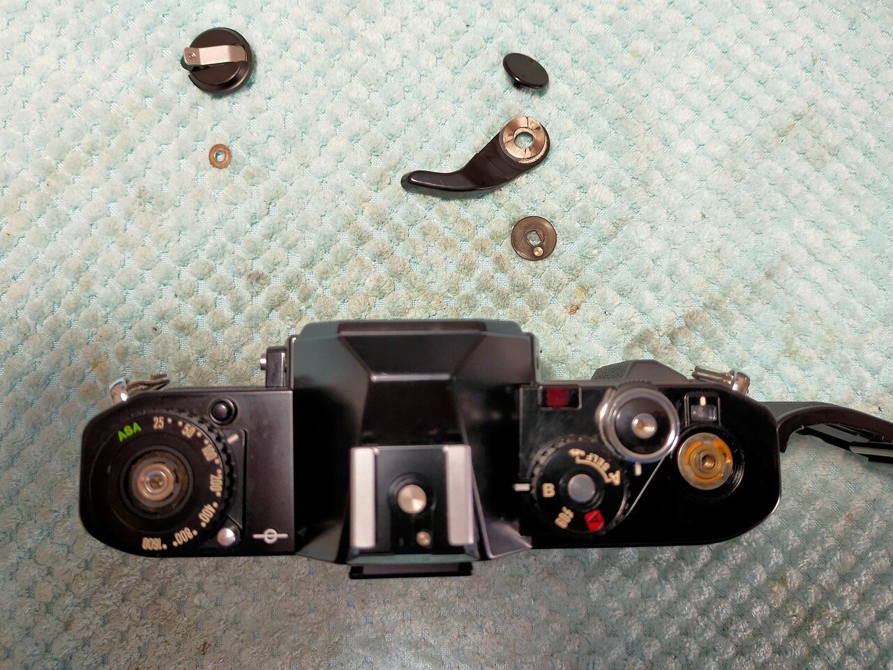 Canon AV-1の分解｜フィルムカメラ修理のアクアカメラ