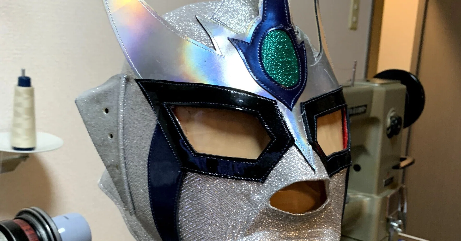 プロレスマスクと雪の夜。｜覆面シンガーソングライター岡本健太郎