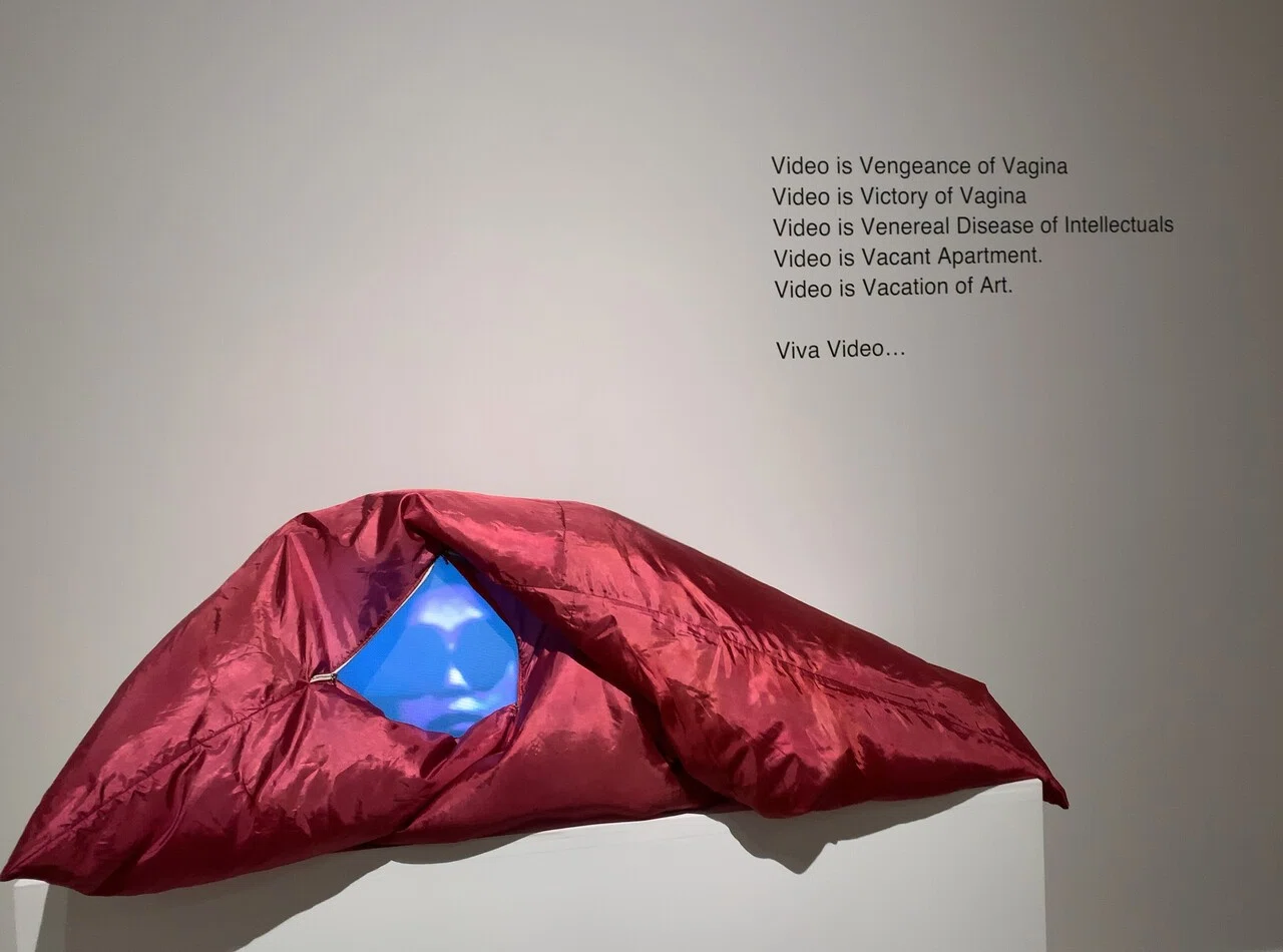 ヴィデオ彫刻に宿るエラーと歪み——「Viva Video! 久保田成子展