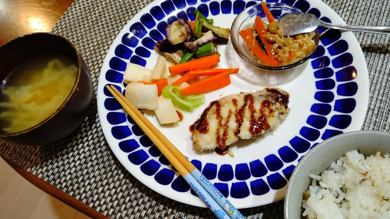 シイラのフライ 長芋と胸ミンチの肉団子を作った味噌汁なので 濃厚に La Carne Note