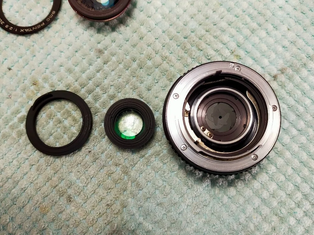 Pentax SMC PENTAX 30mm F/2.8の分解｜フィルムカメラ修理のアクアカメラ