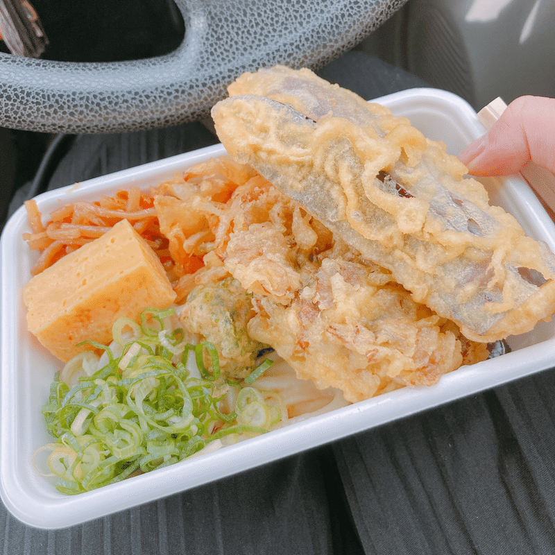 先日の車内メシ 秋野菜の天ぷらと定番おかずのうどん弁当 みやべ Note 先日の車内メシ 秋野菜の天ぷらと定番おかずのうどん弁当 みやべ Note