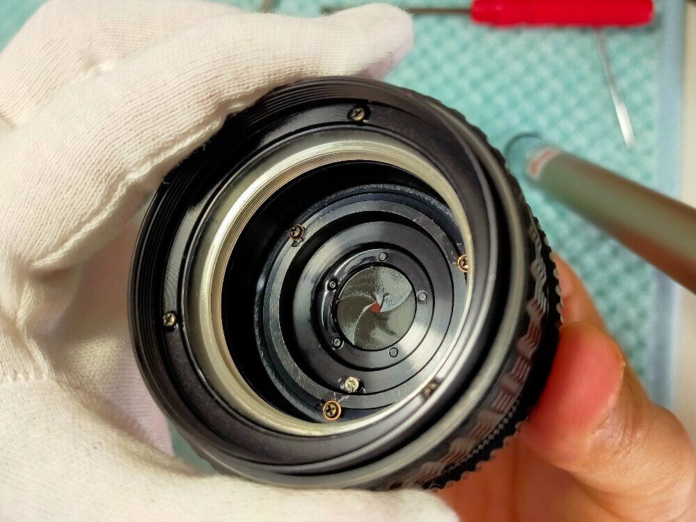 絞り羽根の清掃｜フィルムカメラ修理のアクアカメラ