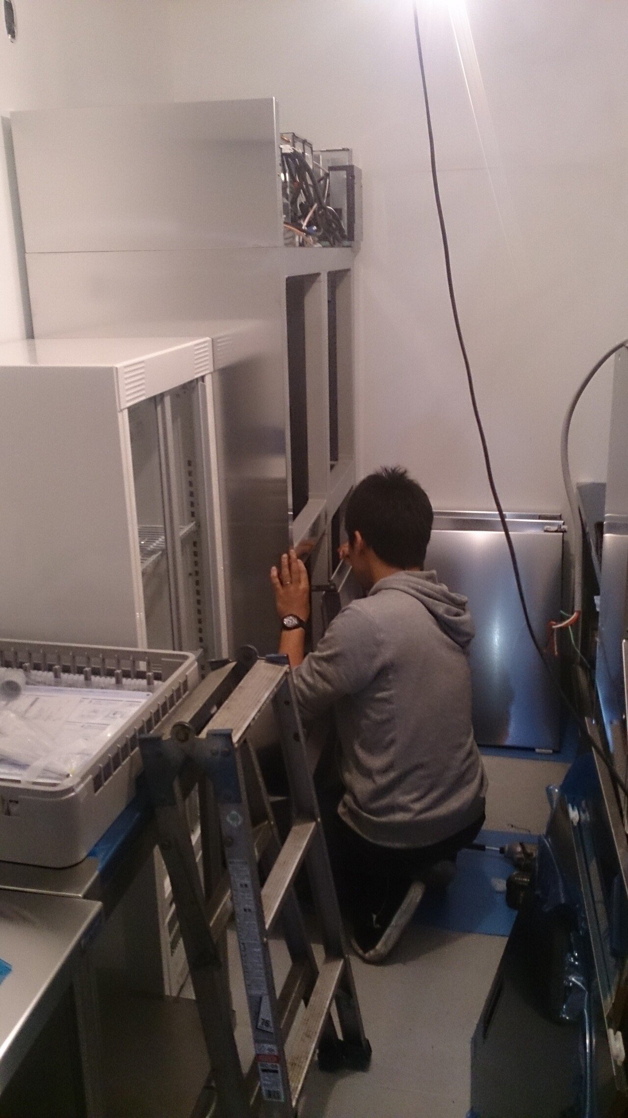 厨房搬入設置工事　改修工事 メーカー直送車上渡し便とは｜業務用厨房・内装・各種設備 クリーブランド