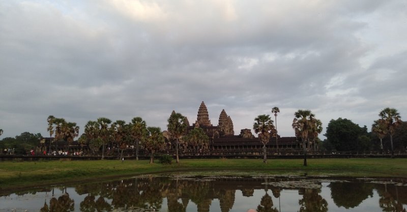 カンボジア一人旅、ものごい幼女とアンコールワットを見て感じたことを書く