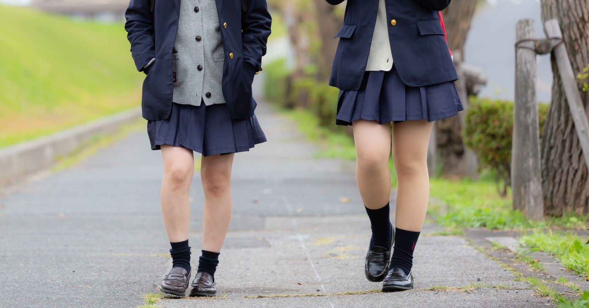 あなたはどの長さだった？JK制服の靴下トレンド変遷まとめ！｜メルシィ