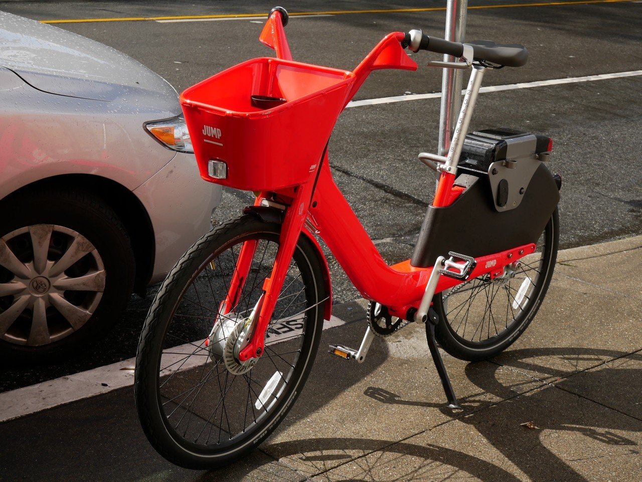 赤い自転車 熊本市×シェアサイクルサービス「チャリチャリ」1分7円～気軽に利用